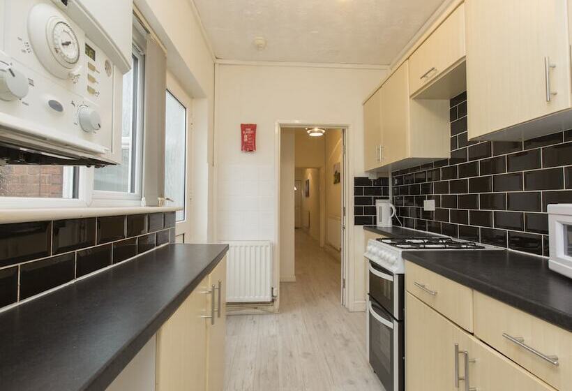 پانسیون Townhouse Plus @ West Street Crewe