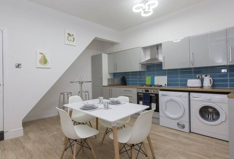 پانسیون Townhouse Plus @ West Street Crewe