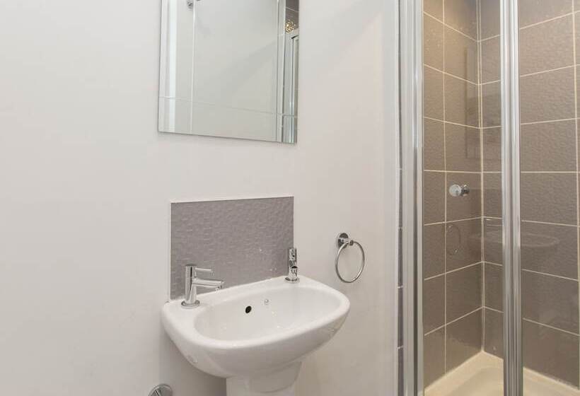 پانسیون Townhouse Plus @ West Street Crewe