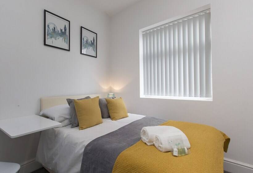 پانسیون Townhouse Plus @ West Street Crewe