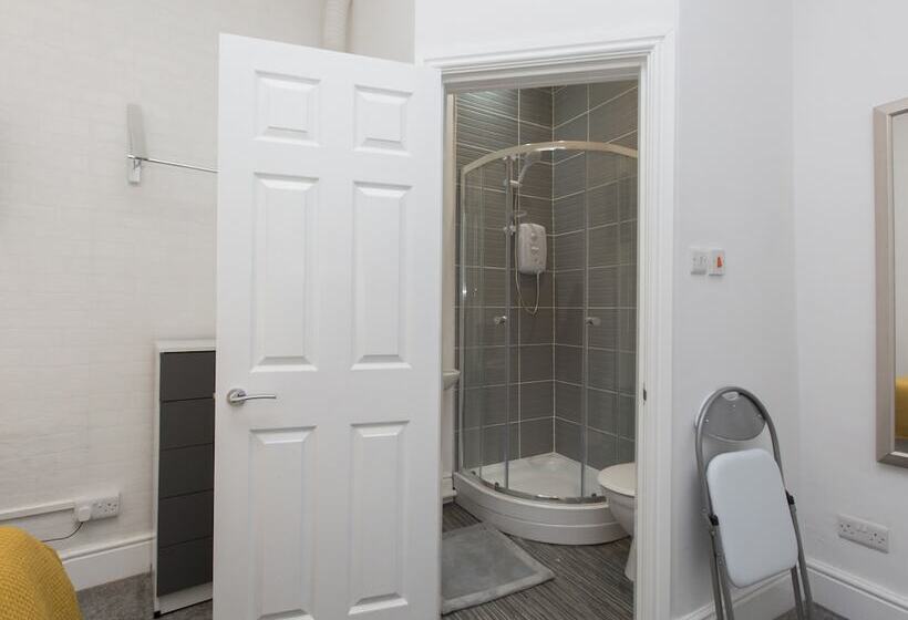 پانسیون Townhouse Plus @ West Street Crewe