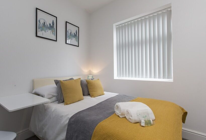 پانسیون Townhouse Plus @ West Street Crewe