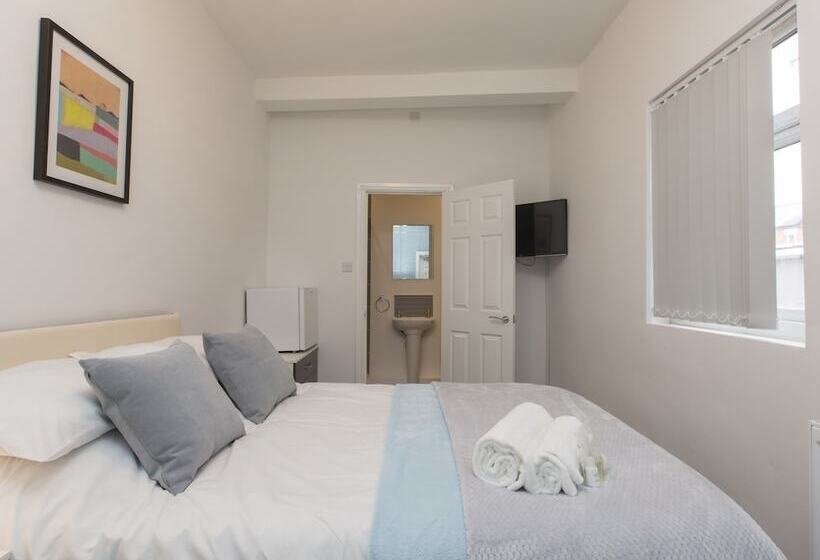 پانسیون Townhouse Plus @ West Street Crewe