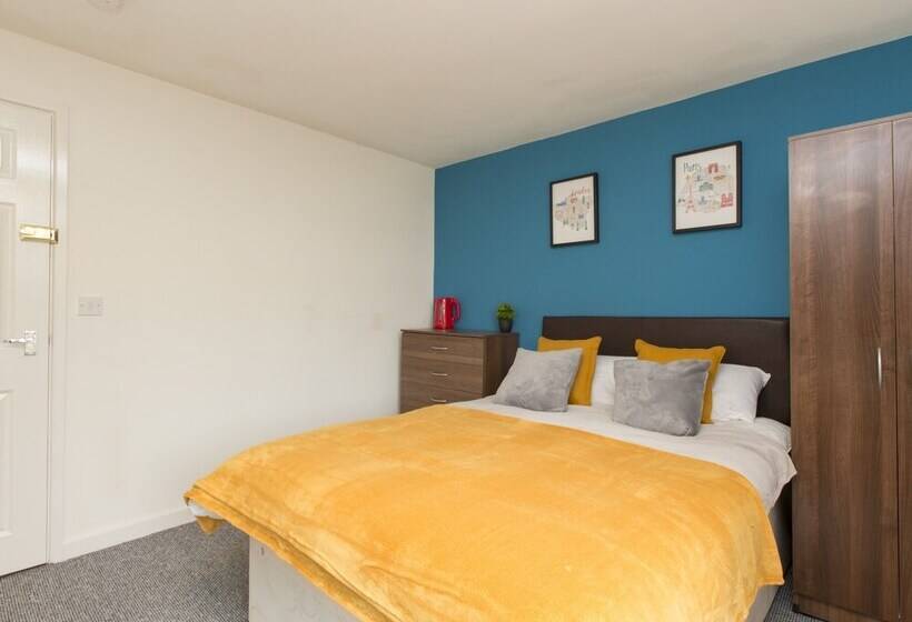 پانسیون Townhouse Plus @ West Street Crewe