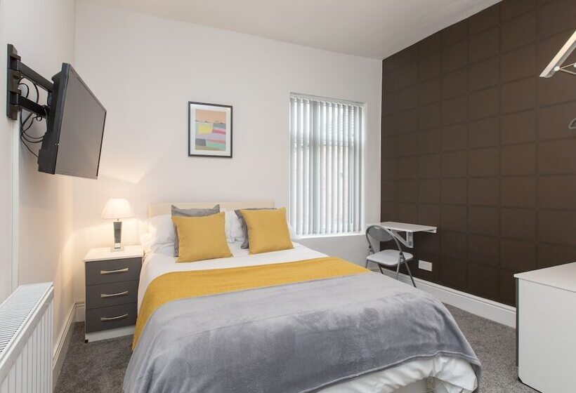 پانسیون Townhouse Plus @ West Street Crewe