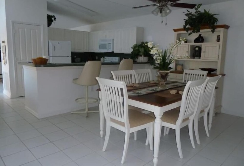 Sm226143   Lindfields   3 Bed 3 Baths Villa