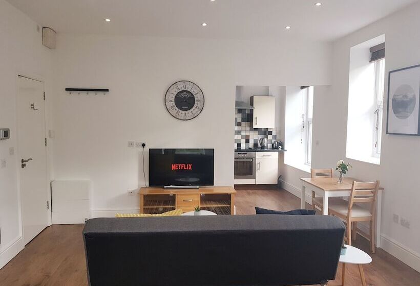 Blueone Serviced Apartments Sandon House