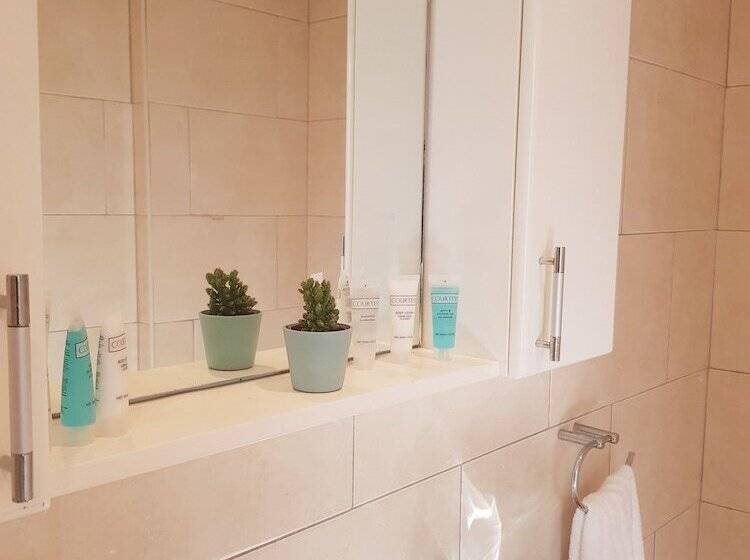 Blueone Serviced Apartments Sandon House