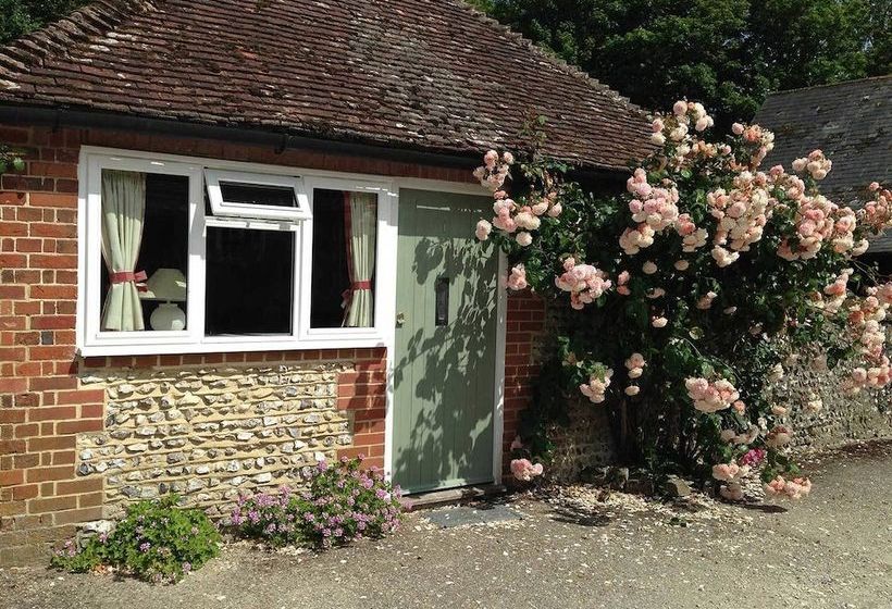 Byre Cottages And Cafe Museum