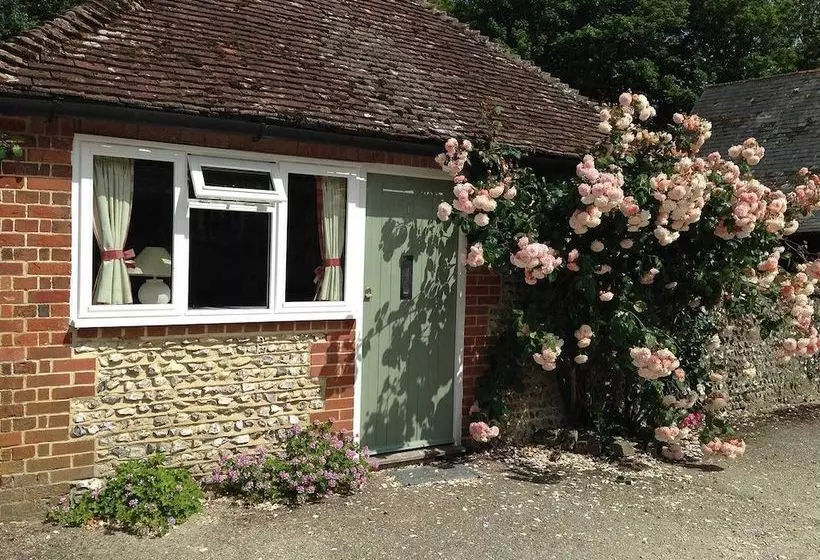 Byre Cottages And Cafe Museum