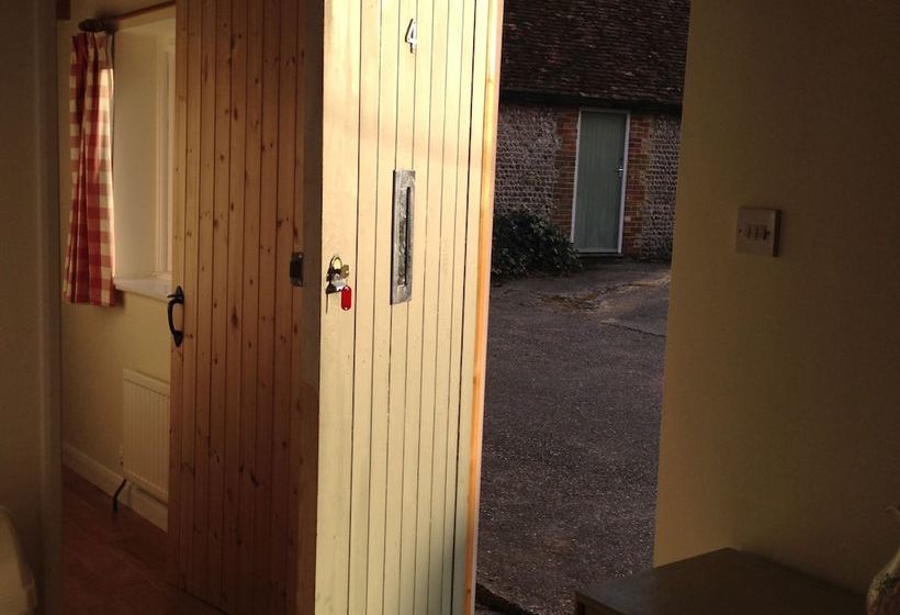 Byre Cottages And Cafe Museum