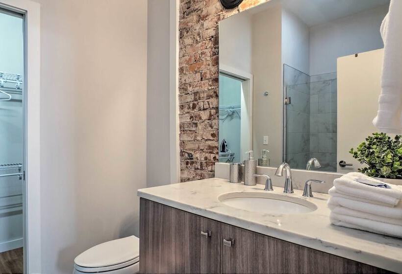 Cityscape I   Sleeps 8