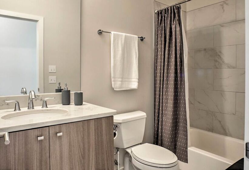 Cityscape I   Sleeps 8