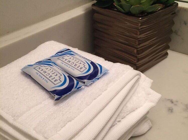 Cityscape I   Sleeps 8