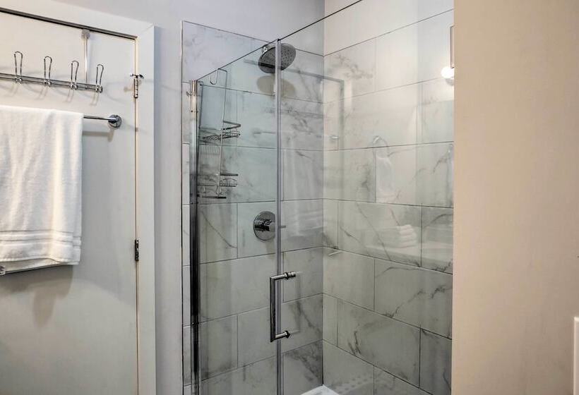 Cityscape I   Sleeps 8