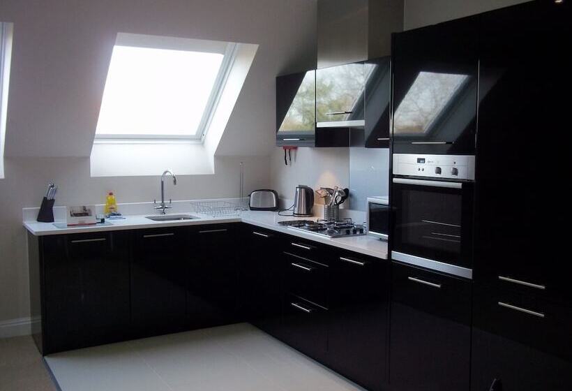 Roomspace Apartments  Kinnaird Court