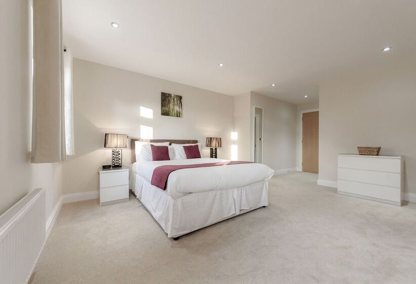Roomspace Apartments  Kinnaird Court