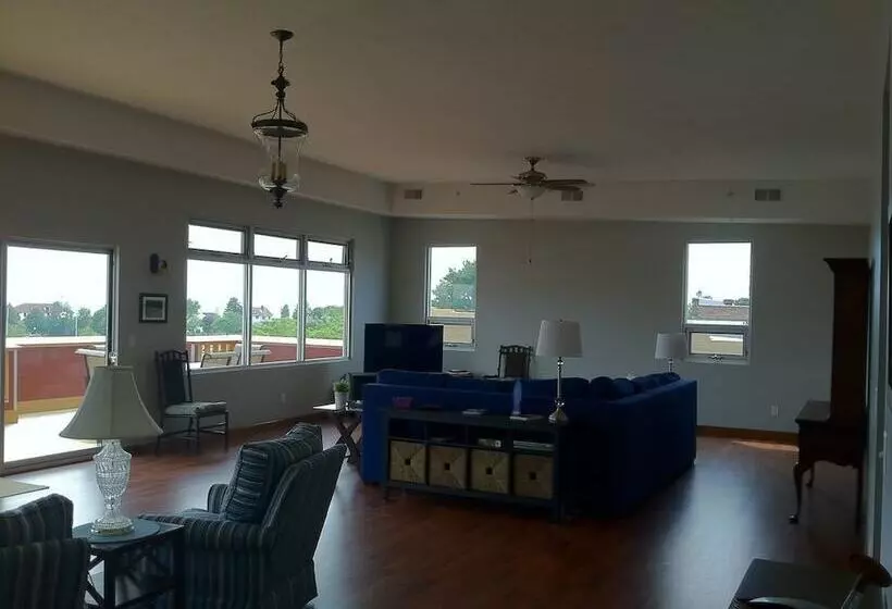 Downtown Condo With Lake & Bay Views