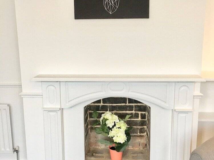 Netley Village Apartment