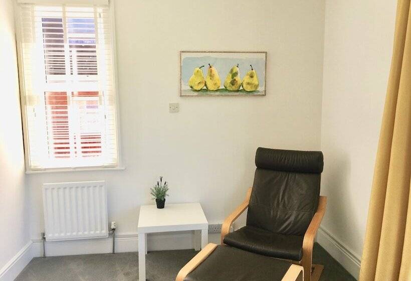 Netley Village Apartment