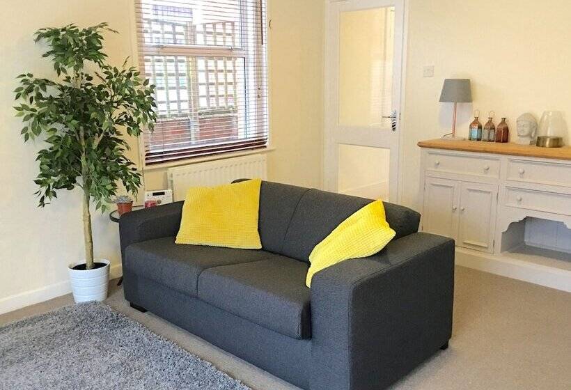 Netley Village Apartment