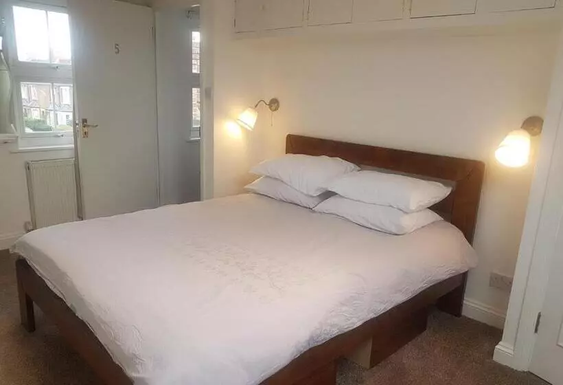 پانسیون Cozy Place