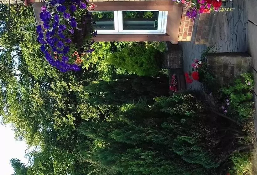 Majatalo Peel Hey Guest House