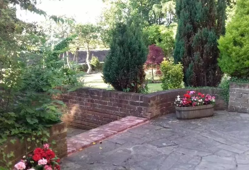 Majatalo Peel Hey Guest House