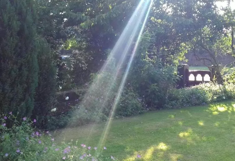 Majatalo Peel Hey Guest House