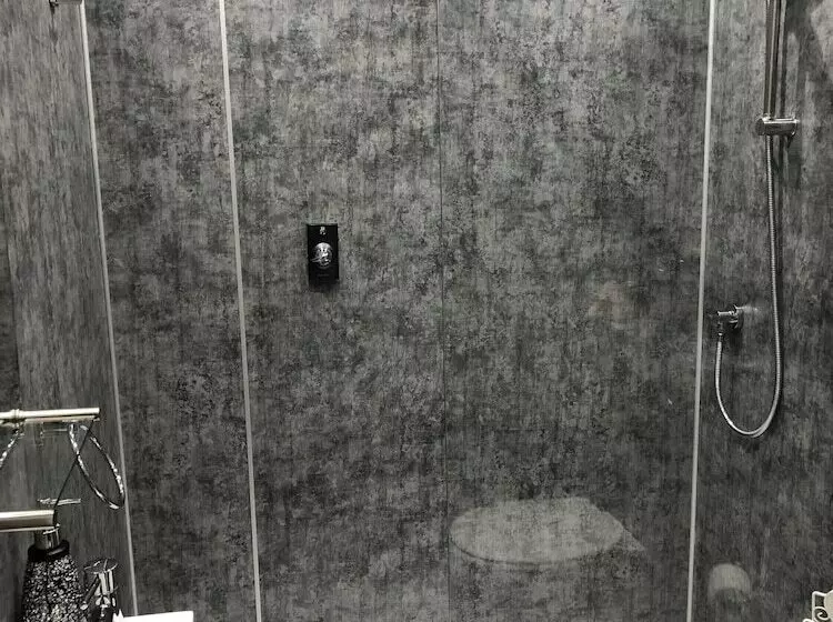 Ground Floor Apartment Near Gla Airport