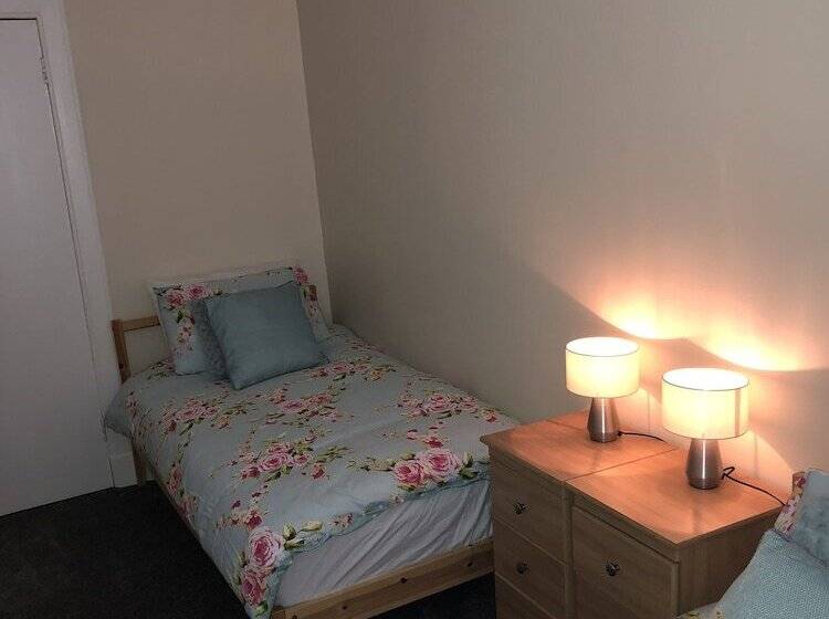 Ground Floor Apartment Near Gla Airport