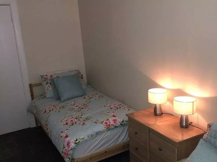 Ground Floor Apartment Near Gla Airport