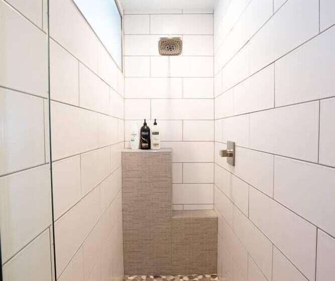 Mid Mod Manor A Sophisticated Townhouse Golden Triangle