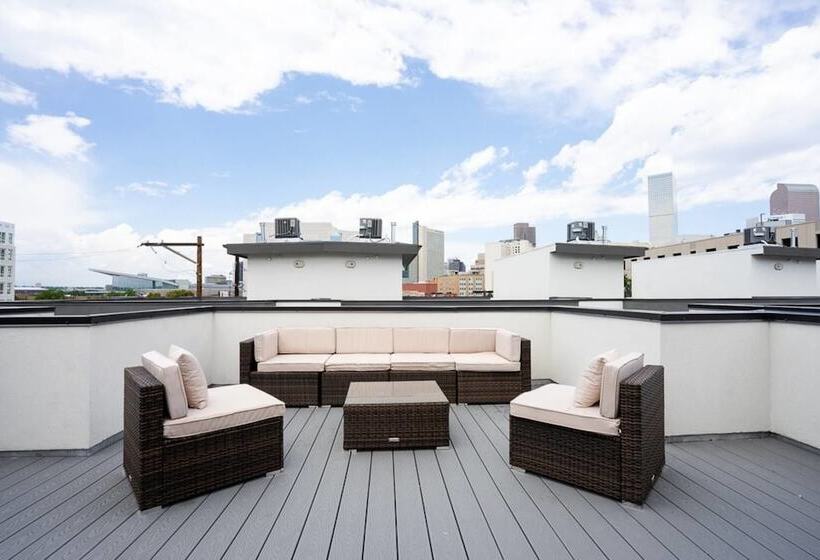 Mid Mod Manor A Sophisticated Townhouse Golden Triangle