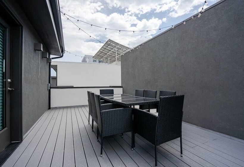 Mid Mod Manor A Sophisticated Townhouse Golden Triangle