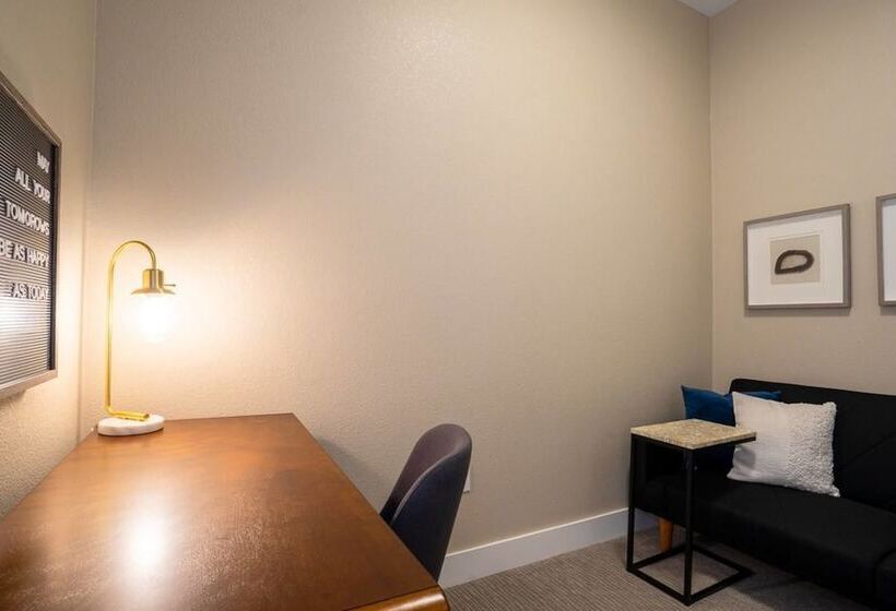 Mid Mod Manor A Sophisticated Townhouse Golden Triangle