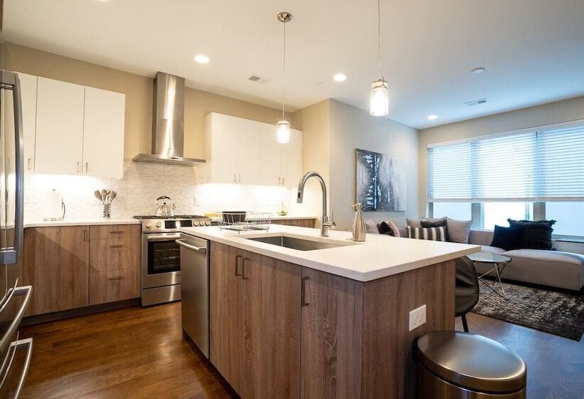 Mid Mod Manor A Sophisticated Townhouse Golden Triangle