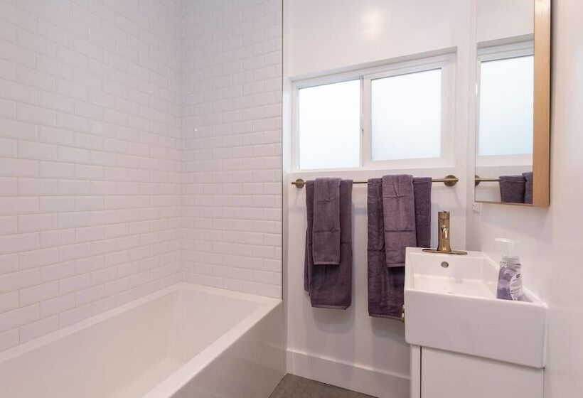 Newly Remodeled 3 Bdr House Near Dodgers Stadium