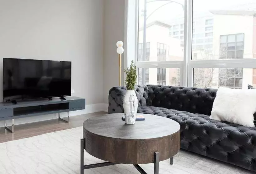 Sonder At 943 Crosby