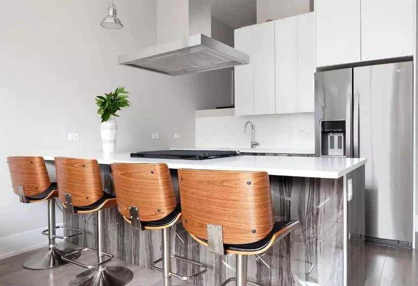 Sonder At 943 Crosby