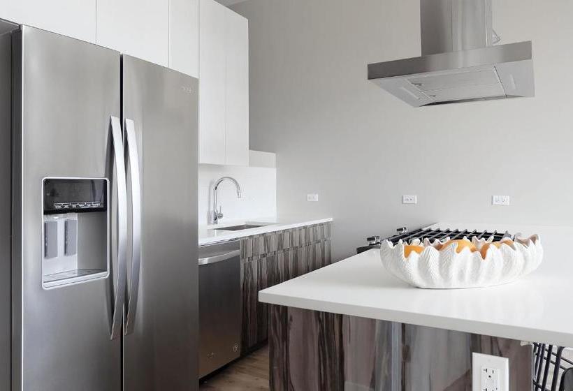 Sonder At 943 Crosby