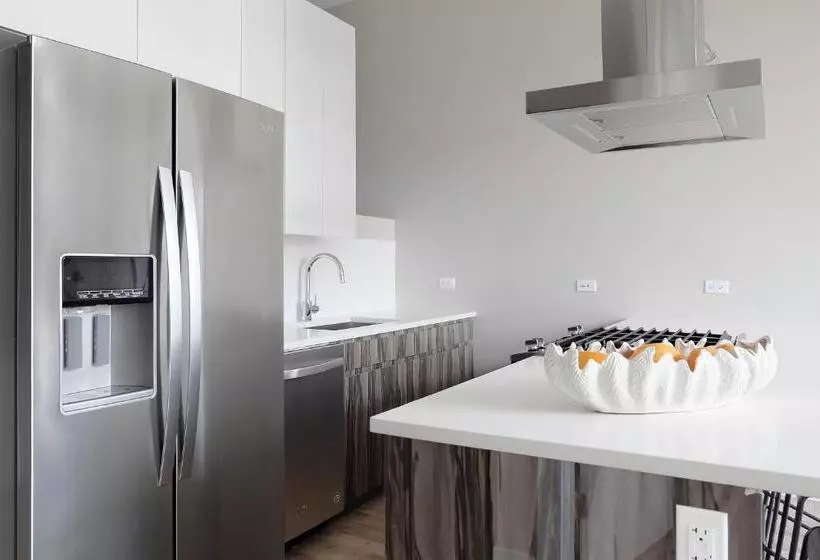 Sonder At 943 Crosby