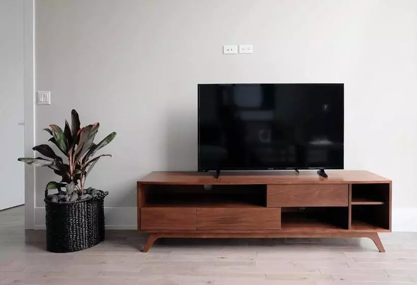 Sonder At 943 Crosby