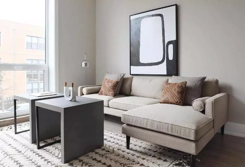 Sonder At 943 Crosby