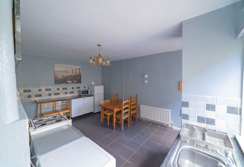 Stag And Hen Friendly House