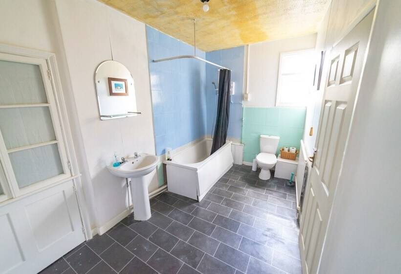 Stag And Hen Friendly House