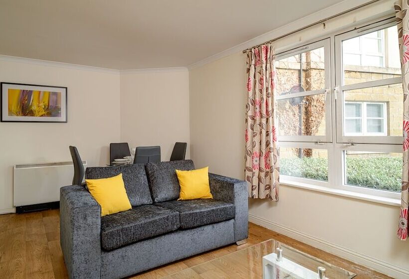 Charming Edinburgh Apartment