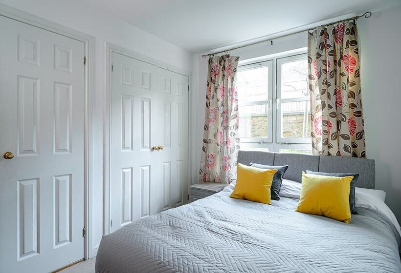 Charming Edinburgh Apartment