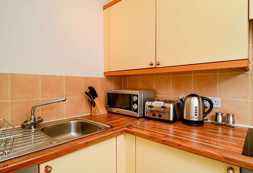 Charming Edinburgh Apartment