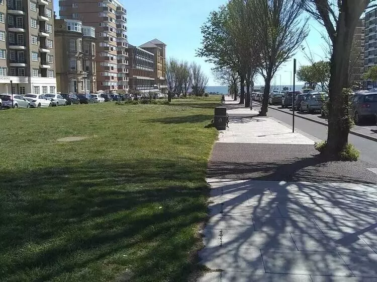 Gorgeous 2 Bedroom Apt By The Beach And Town